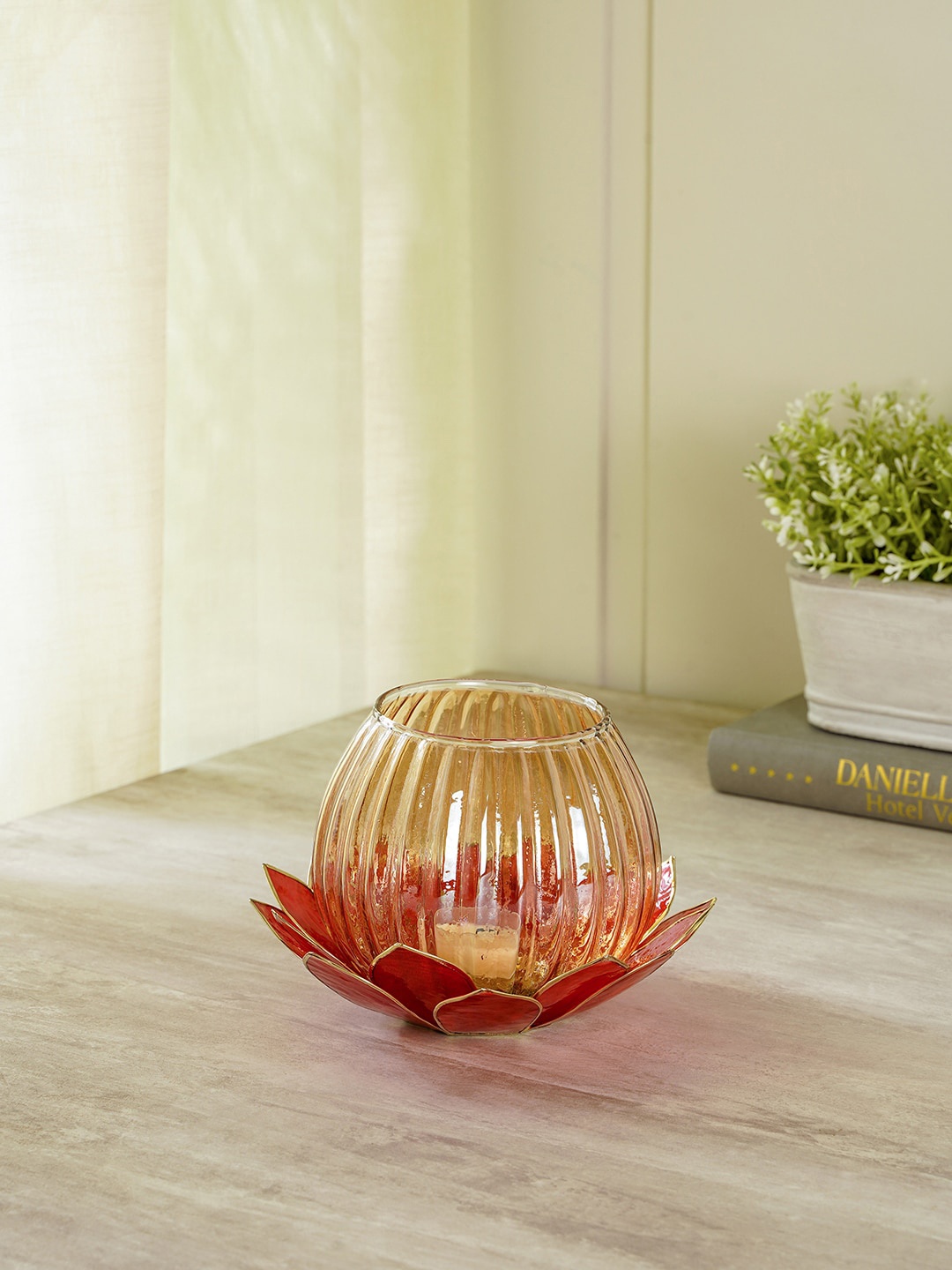 

Pure Home and Living Red & Gold-Toned Textured Capiz Daisy Tea Light Holder