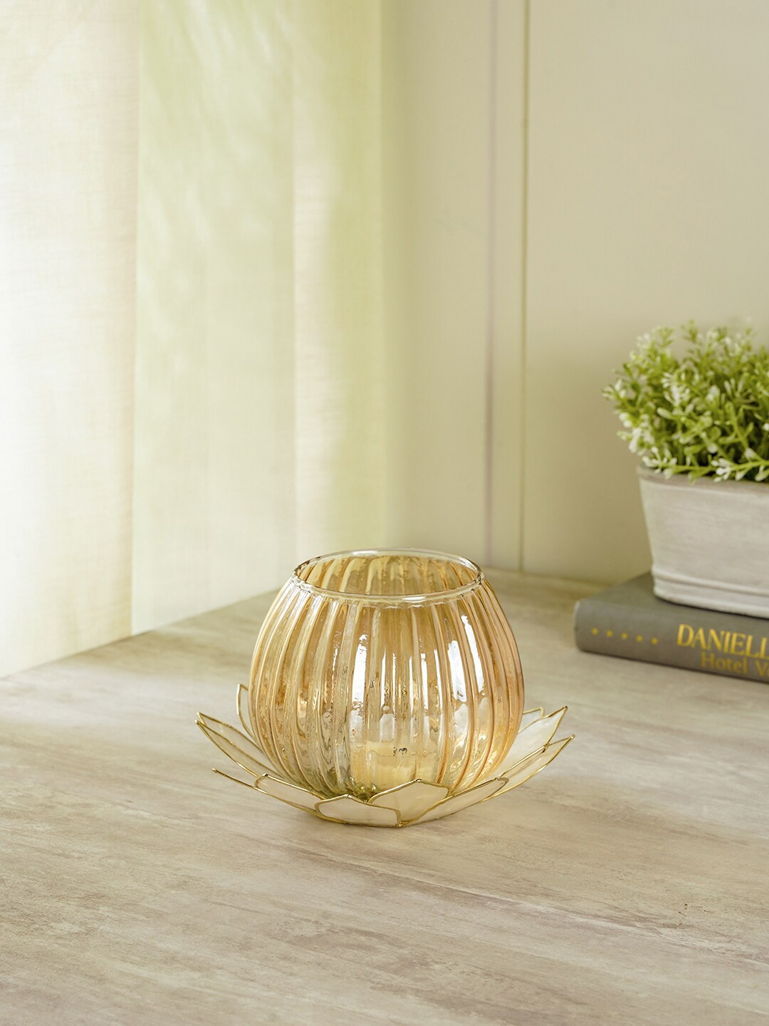 

Pure Home and Living Cream Capiz Daisy Tea Light Holder