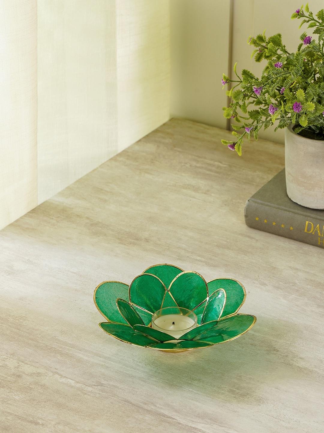 

Pure Home and Living Green & Gold-Toned Solid Lotus Tea Light Holder