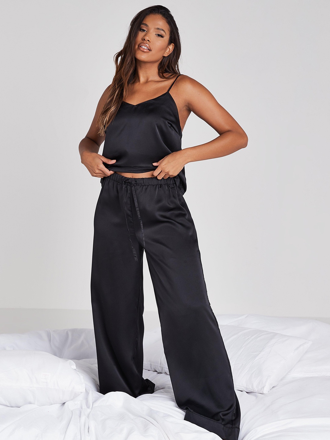 

Missguided Women Black Solid Satin Finish Pyjamas Set