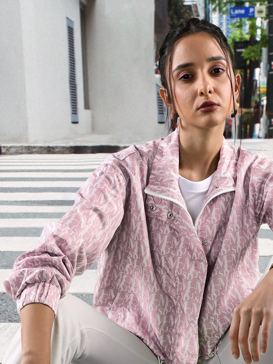 

Missguided Women Mauve & White Typography Printed Tailored Jacket