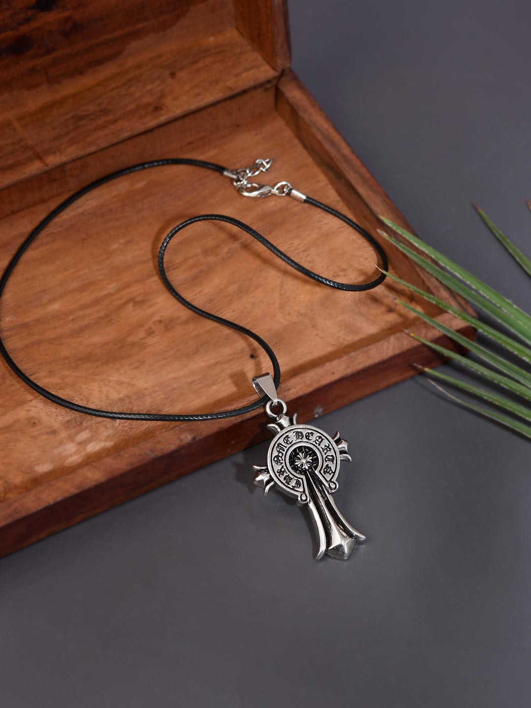 

Tistabene Men Oxidised Silver-Plated Cross Pendant With Chain