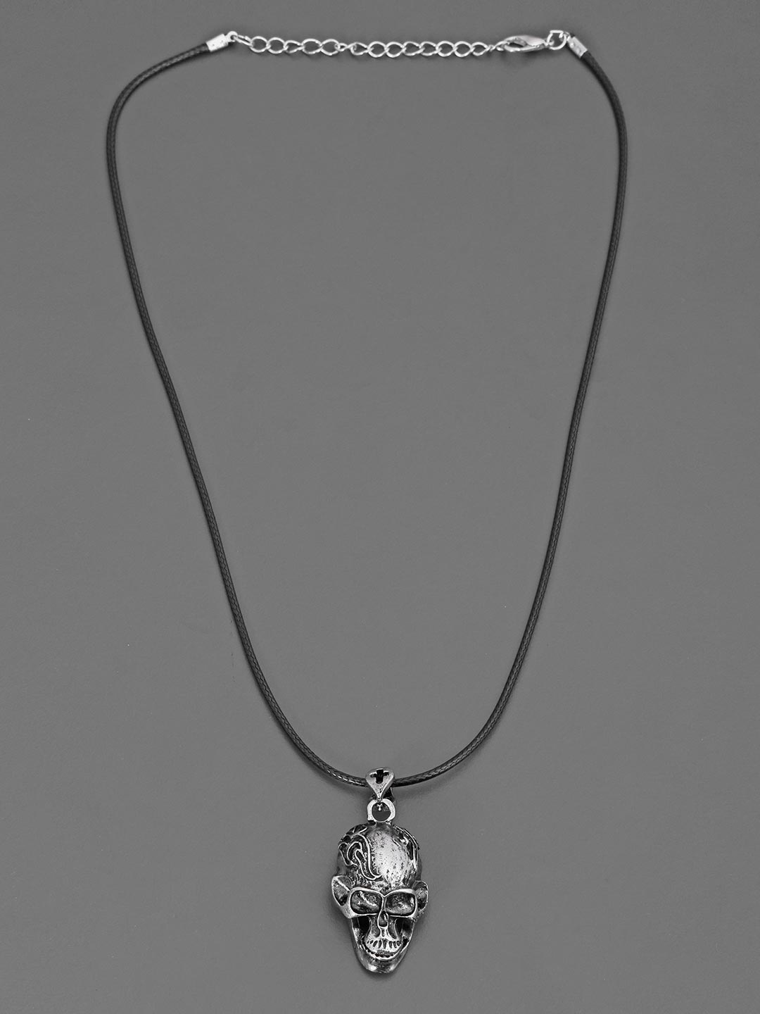 

Tistabene Men Silver-Plated Oxidized Skull Pendant With Chain
