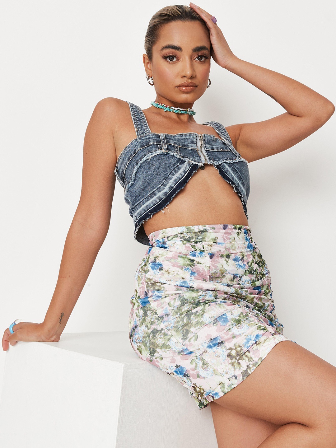 

Missguided Women White & Green Floral Printed Straight Mini Skirt