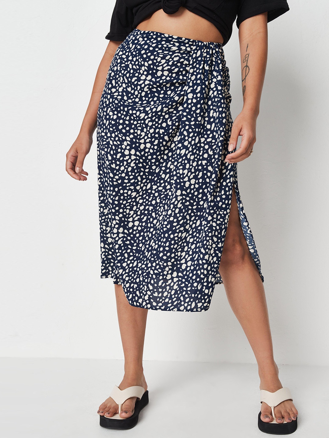 

Missguided Women Navy Blue & White Printed Petite Midi A-Line Skirt