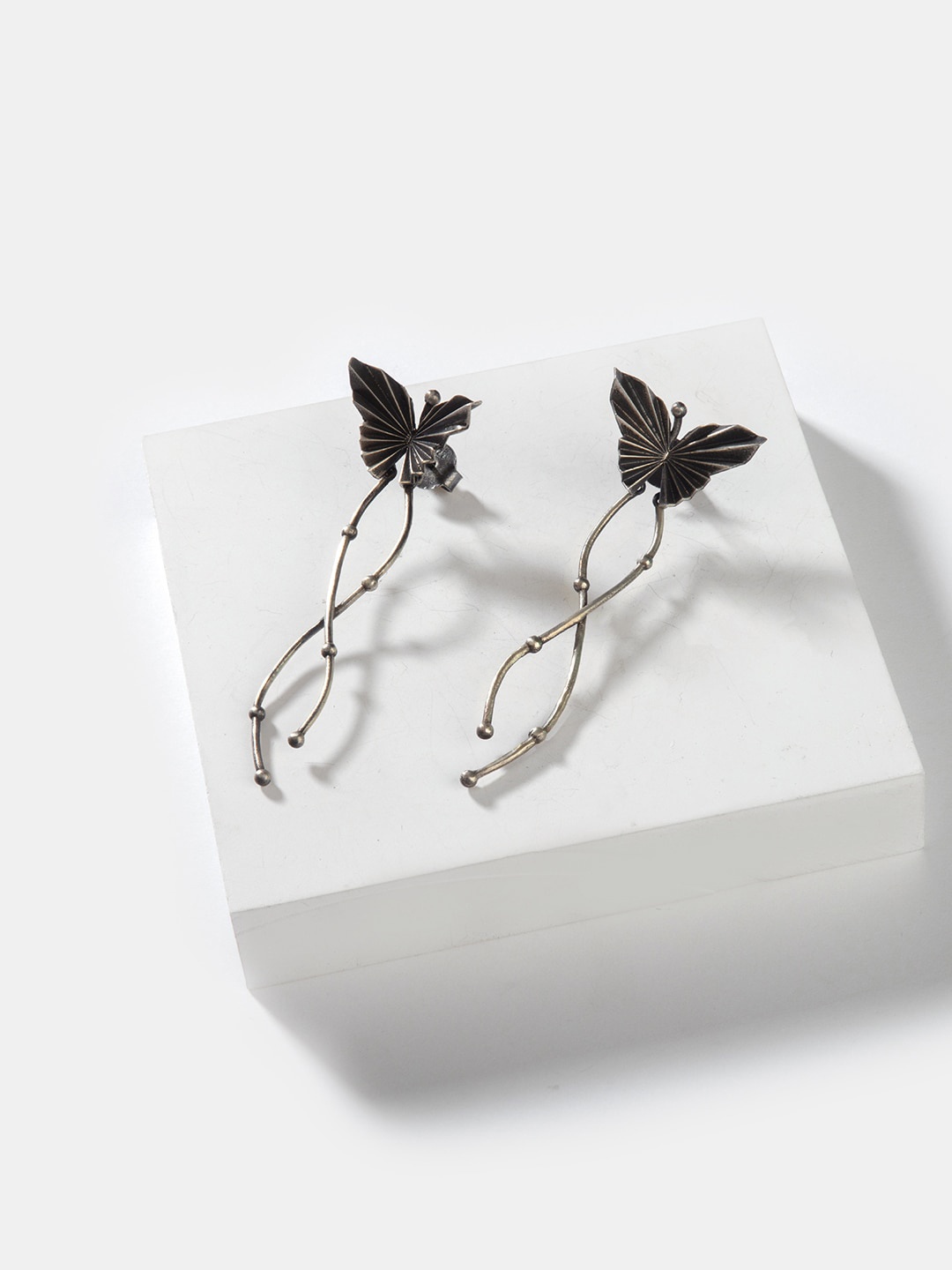 

SHAYA Silver-Toned Chasing My Untamed Thrills Contemporary Stud Earrings