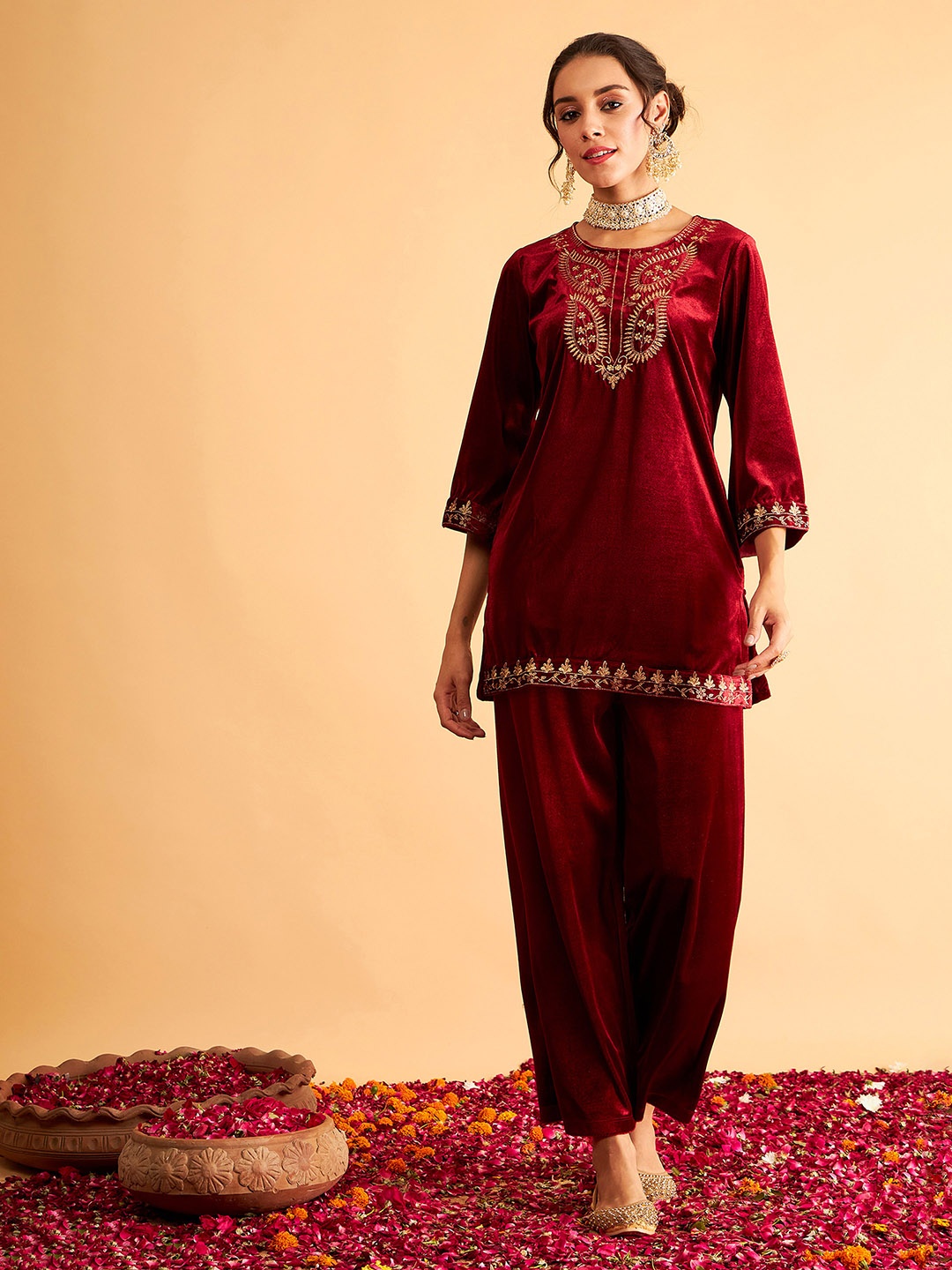 

Shae by SASSAFRAS Maroon & Gold-Toned Ethnic Motifs Embroidered Velvet Kurti