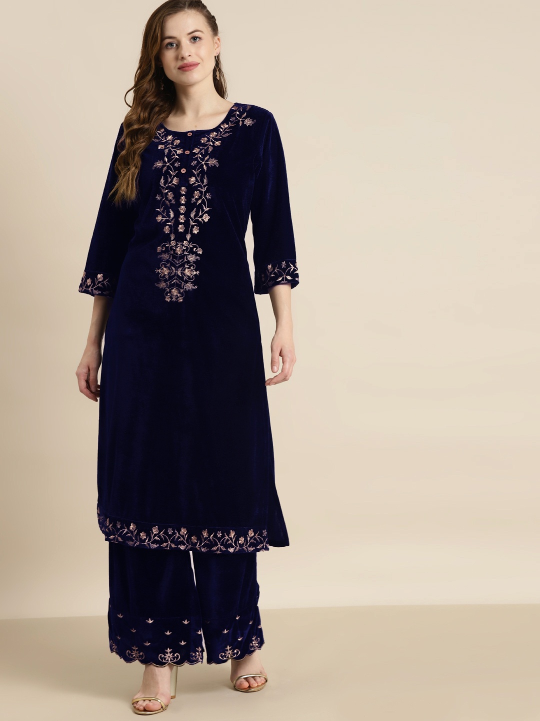 

Shae by SASSAFRAS Women Navy Blue & Gold-Toned Floral Embroidered Velvet Kurta