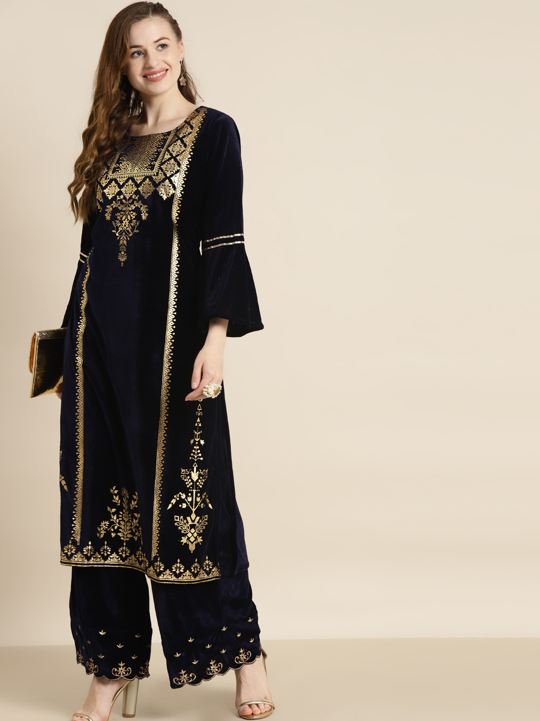 

Shae by SASSAFRAS Women Navy Blue & Gold-Toned Bell Sleeves Velvet Kurta