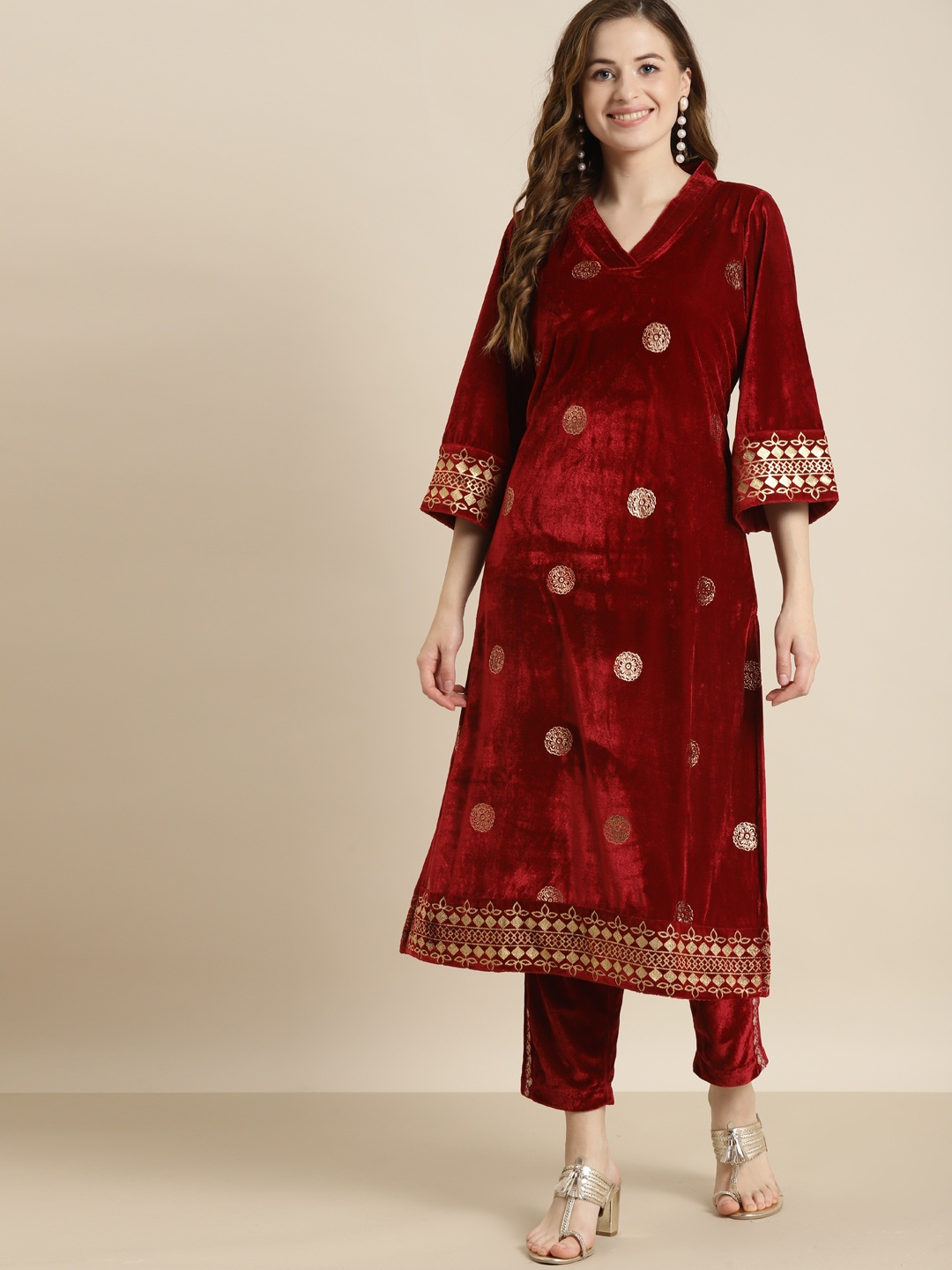 

Shae by SASSAFRAS Women Maroon & Gold-Toned Velvet Kurta