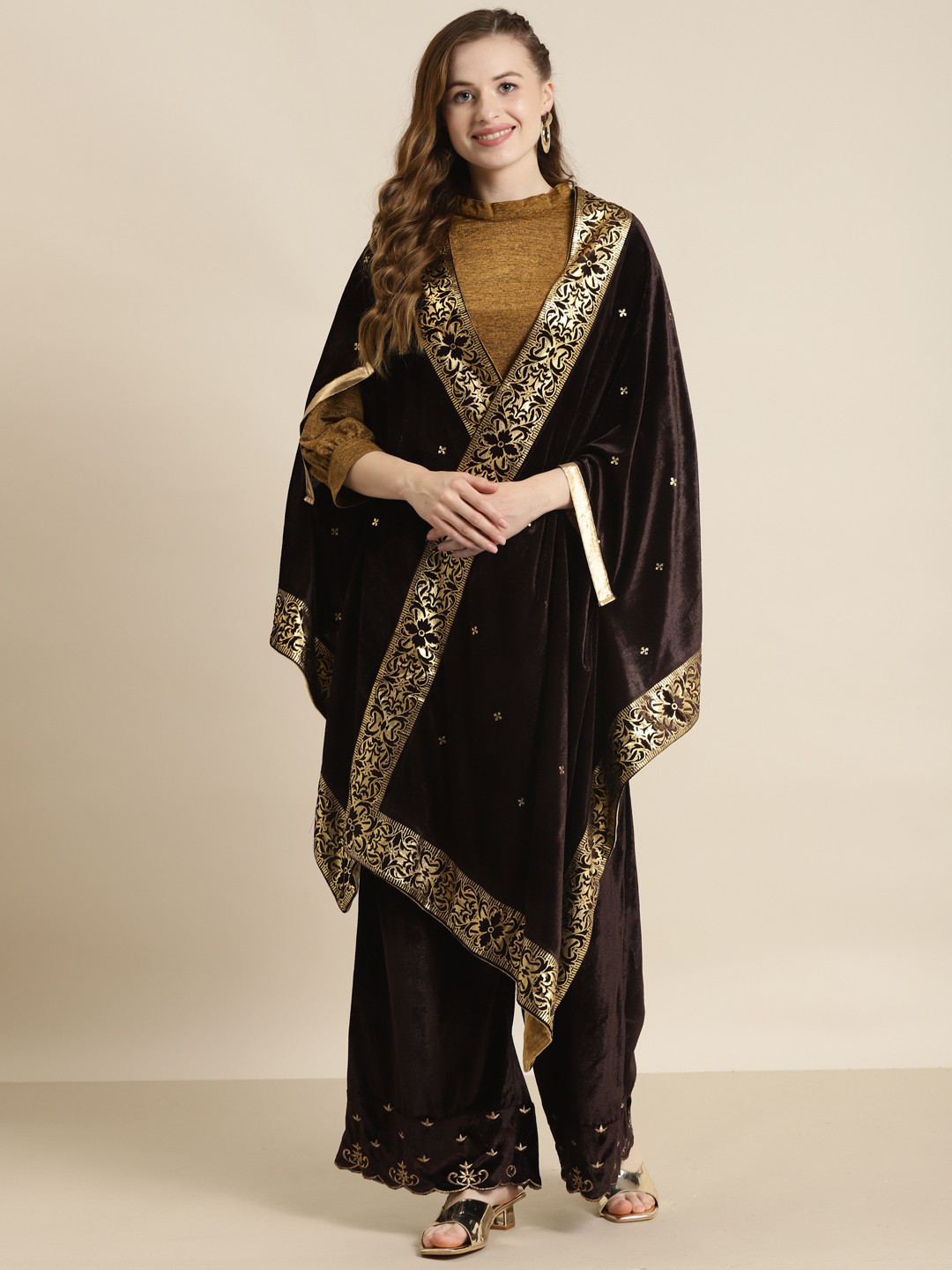 

Shae by SASSAFRAS Women Brown & Gold-Toned Velvet Foil Print Cape Jacket
