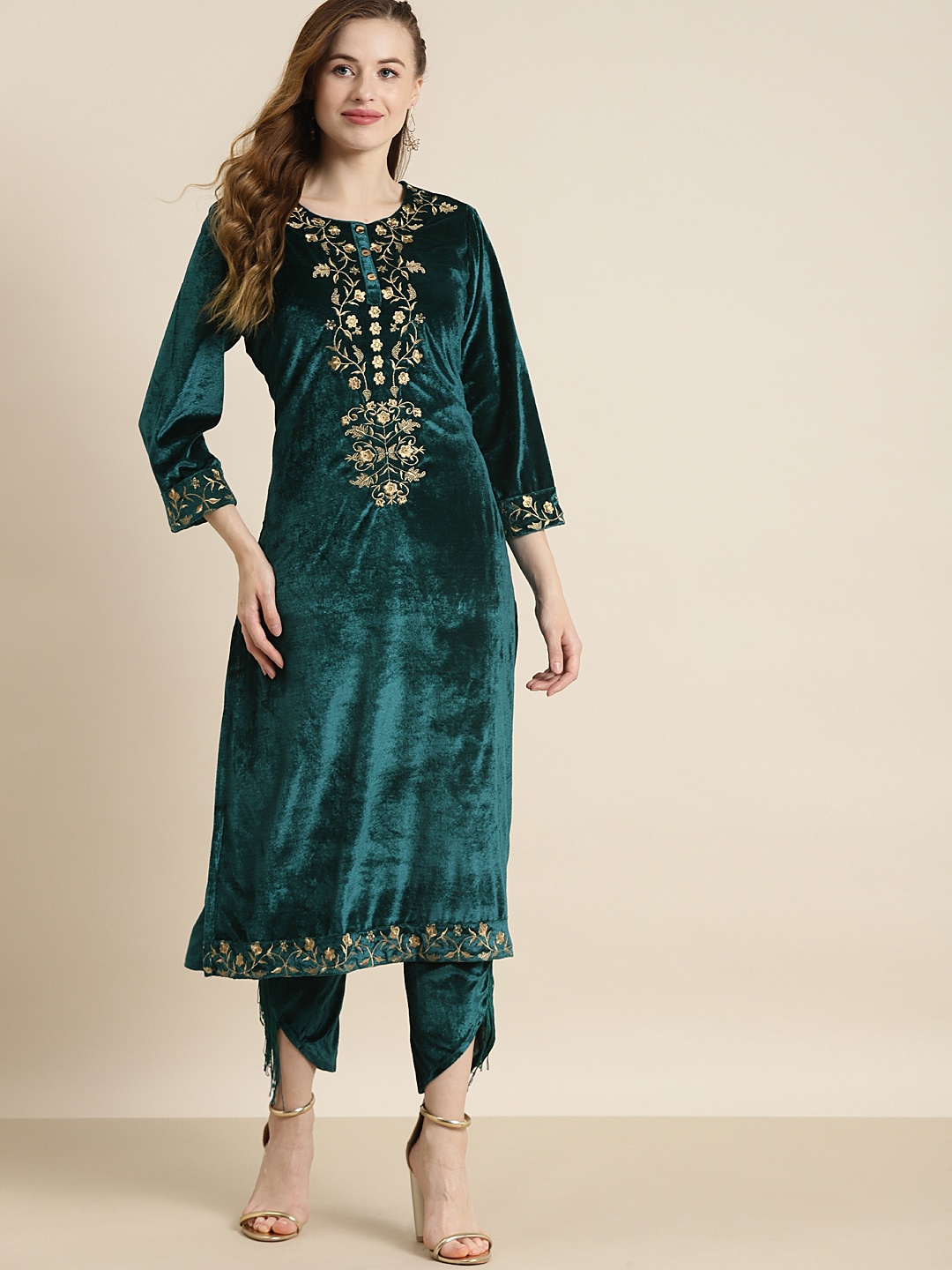 

Shae by SASSAFRAS Women Teal Green & Gold-Toned Floral Embroidered Velvet Kurta