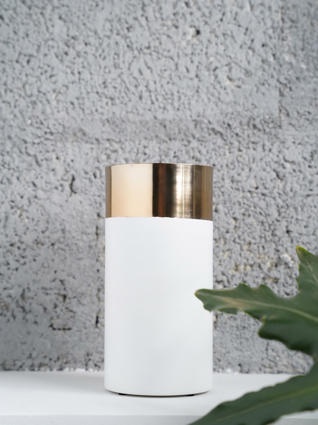 

Folkstorys White & Gold-Toned Cylindrical Vase