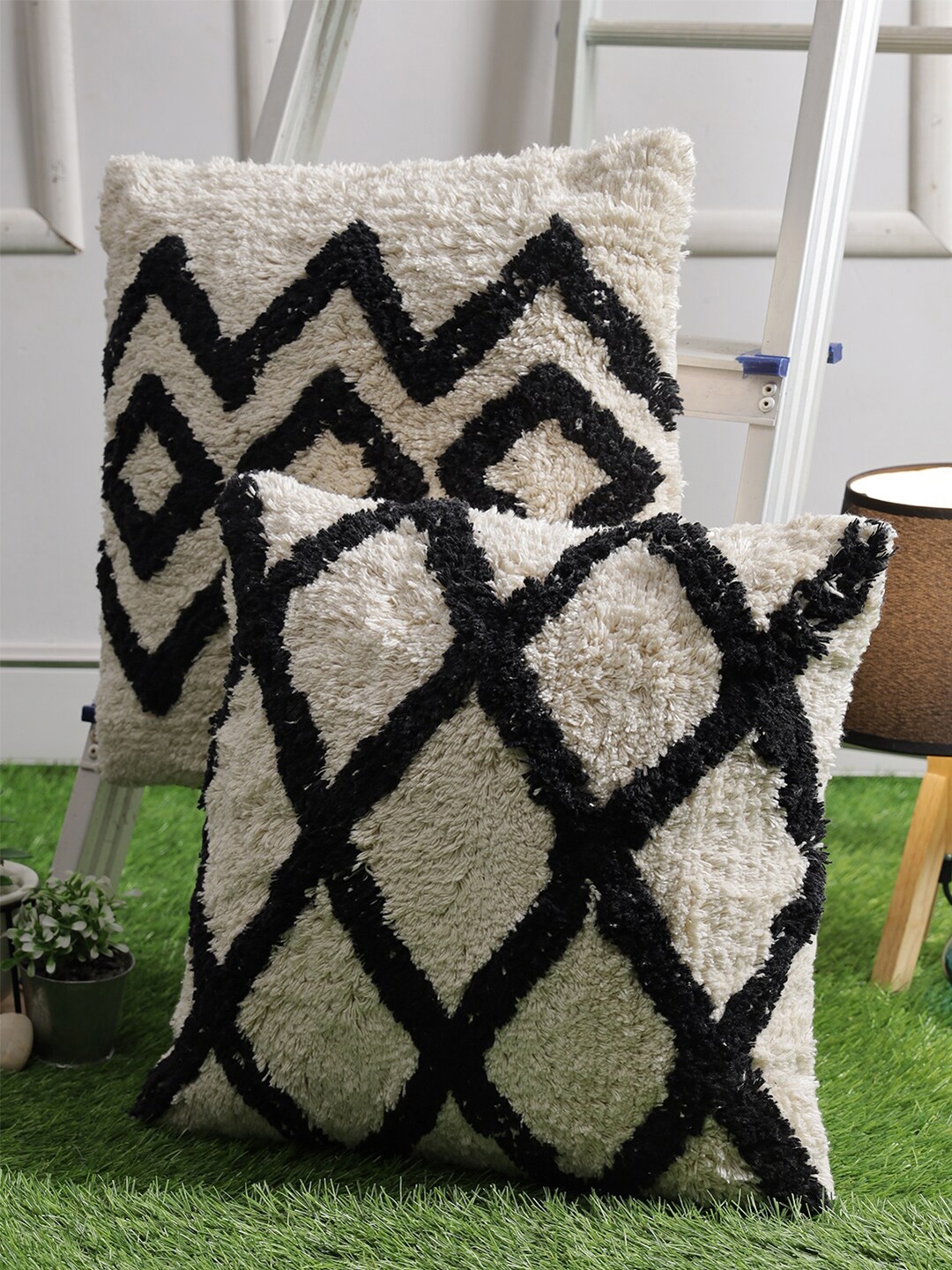 

ROMEE White & Black Set of 2 Geometric Square Cushion Covers