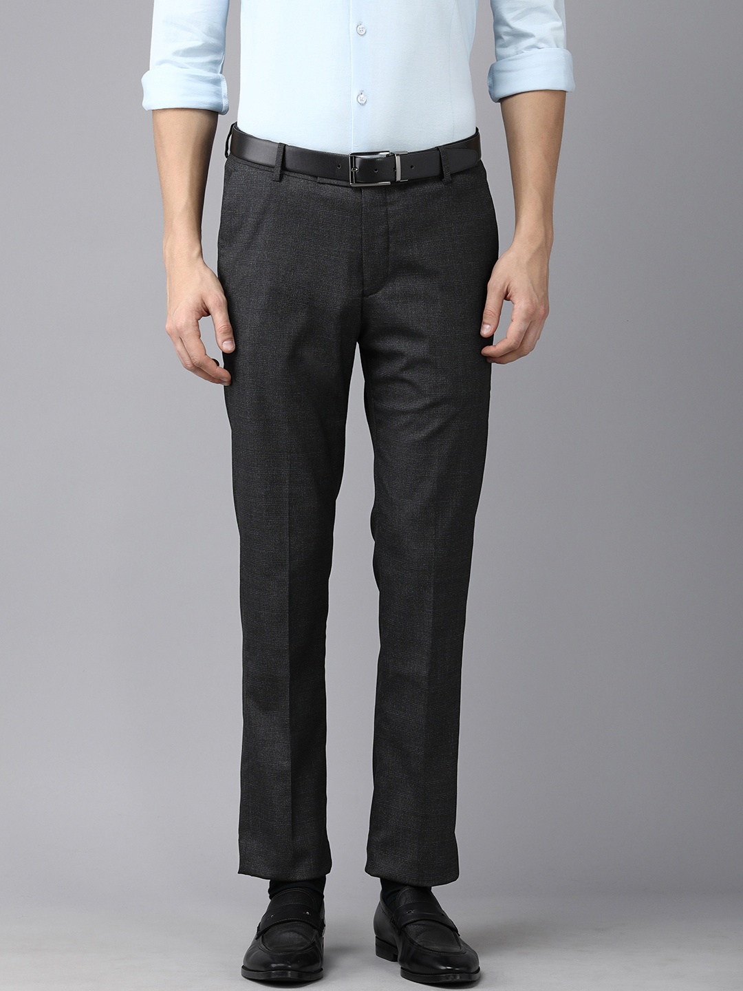 

Arrow Men Black Solid Tapered Fit Regular Trousers