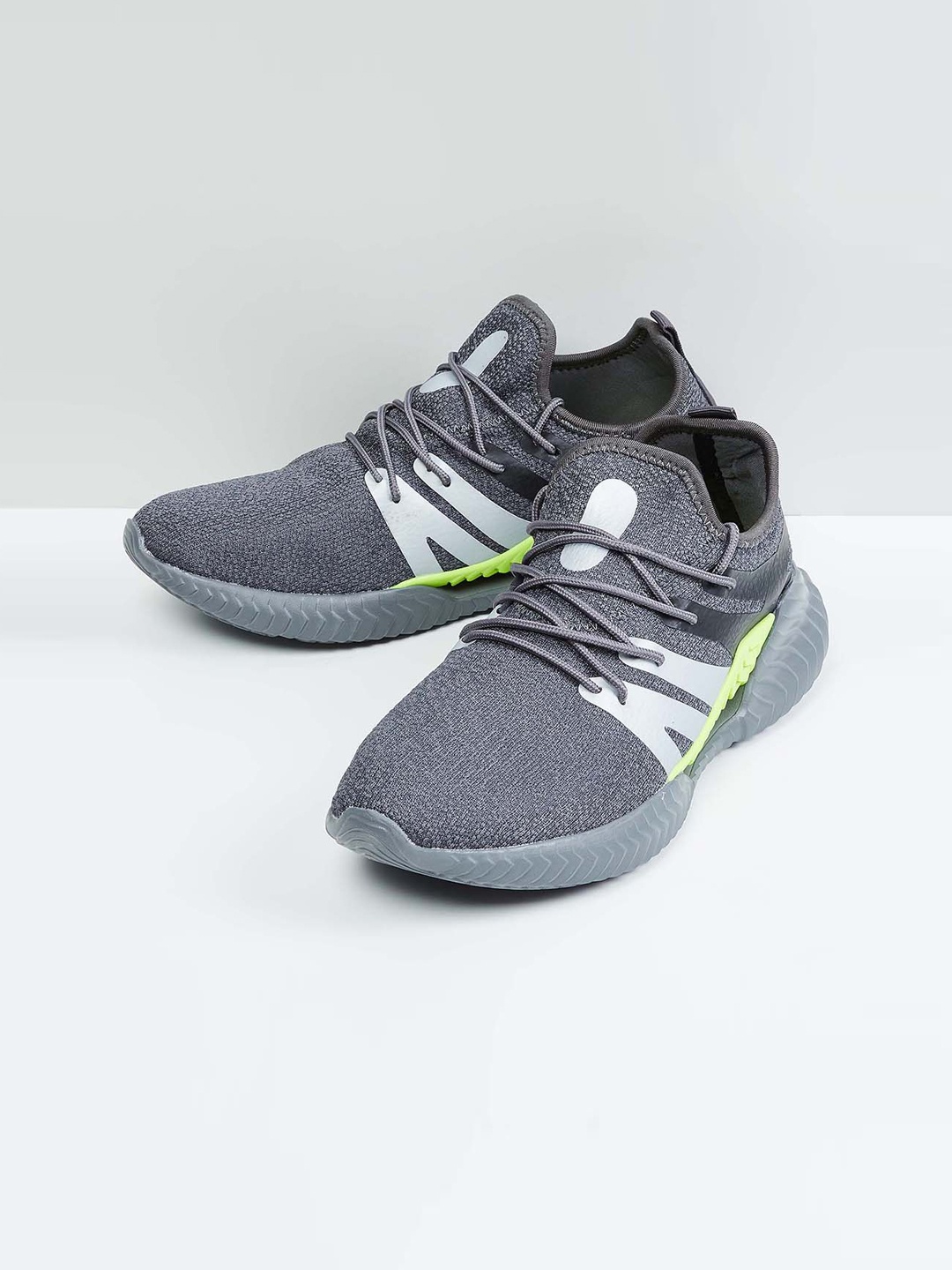 

max Women Grey & White Textured Sneakers