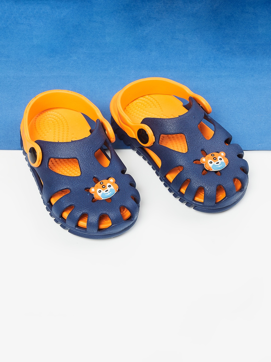 

max Girls Navy Blue & Orange PU Clogs