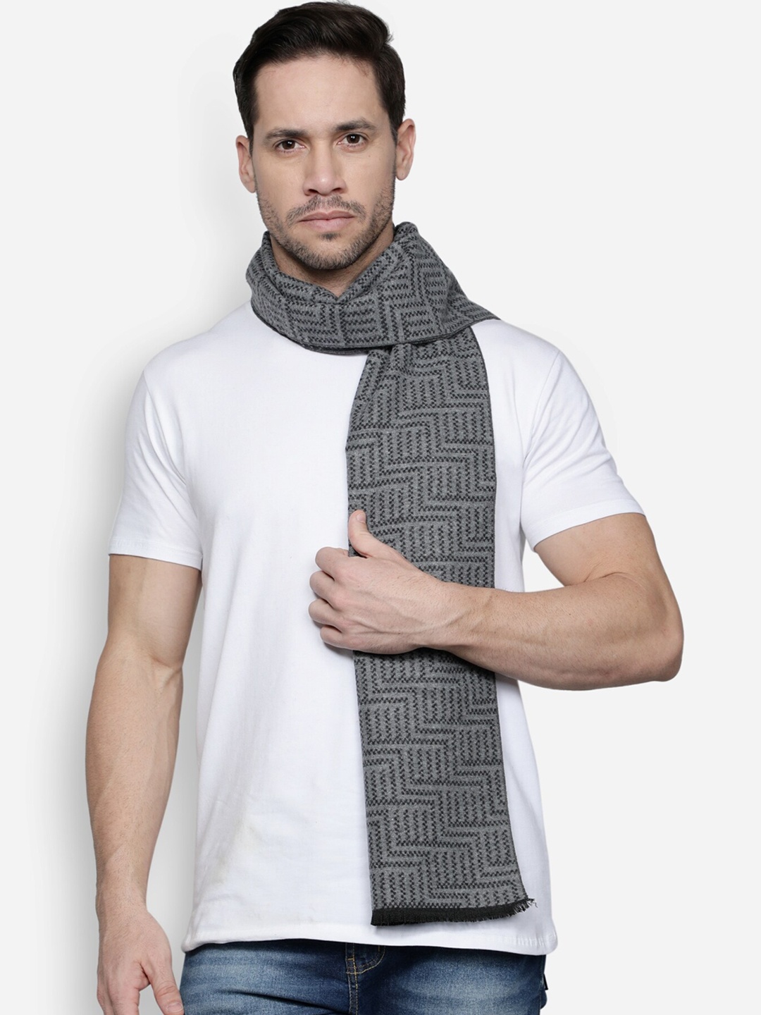 

Alvaro Castagnino Men Grey & Black Patterned Muffler