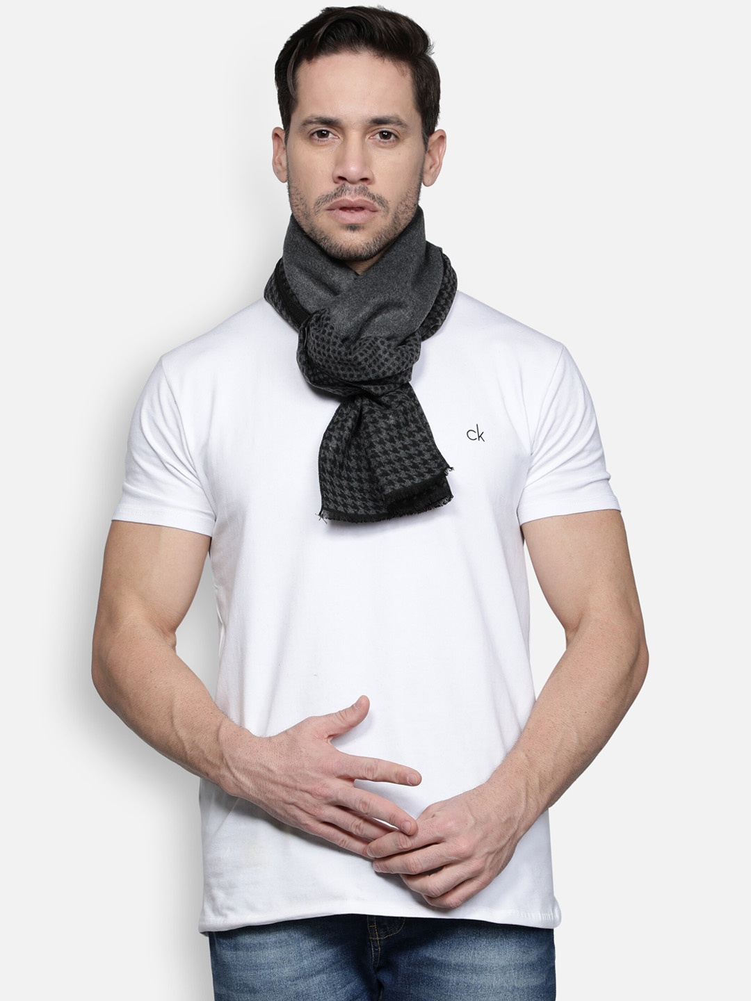 

Alvaro Castagnino Men Grey & Black Checked Muffler