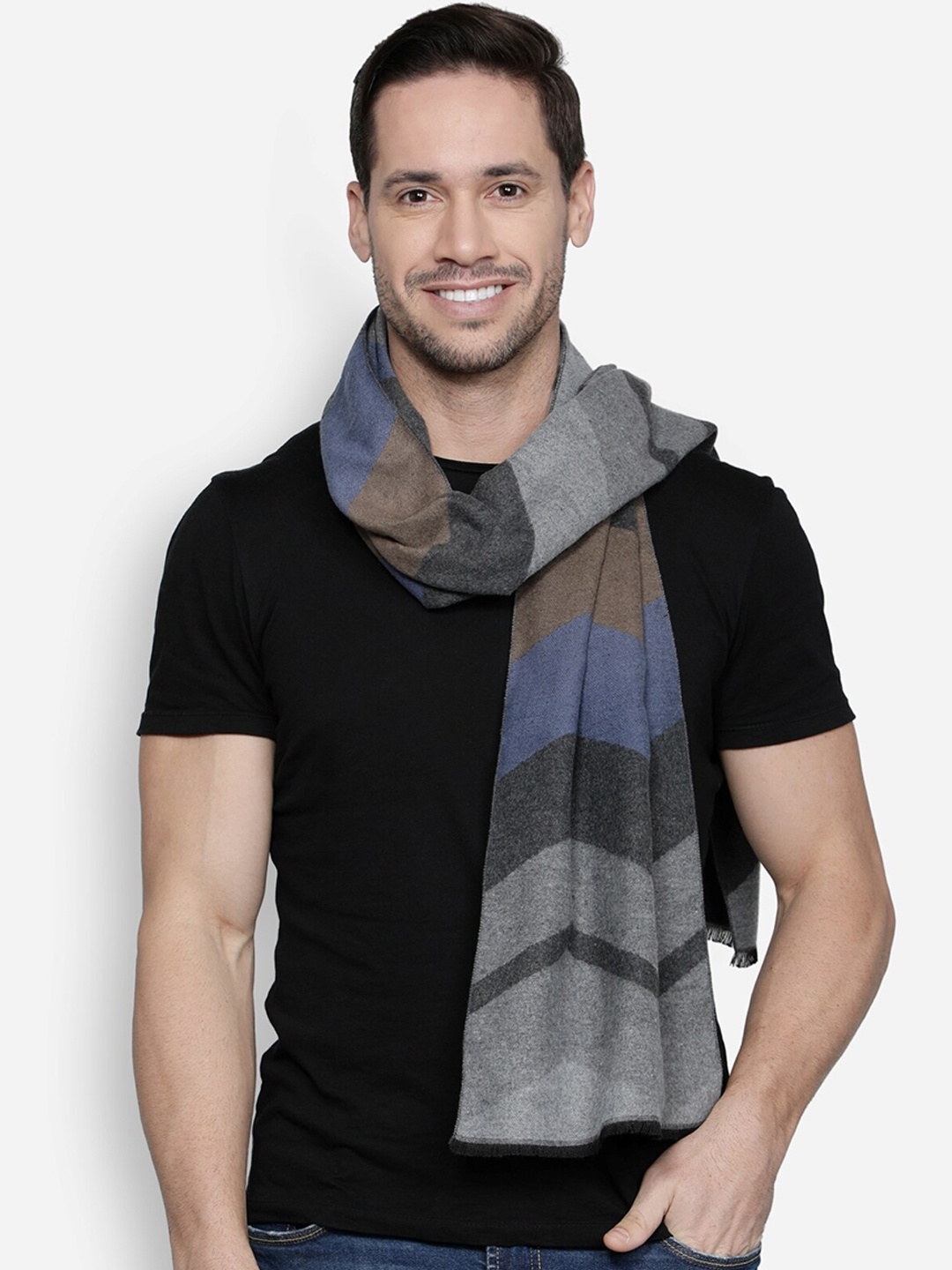 

Alvaro Castagnino Men Grey & Blue Patterned Muffler