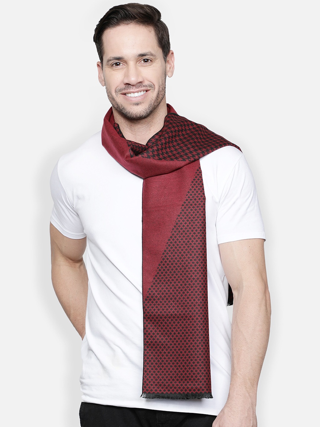 

Alvaro Castagnino Men Maroon & Black Patterned Muffler