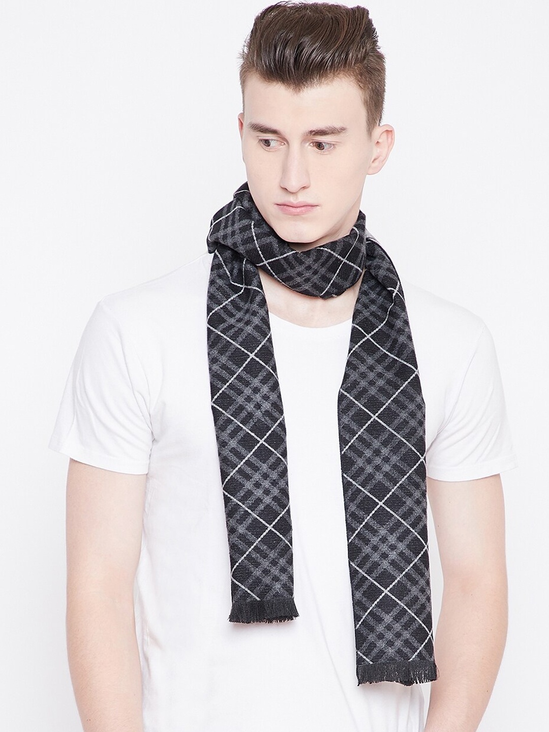 

Alvaro Castagnino Men Black & Grey Checked Muffler