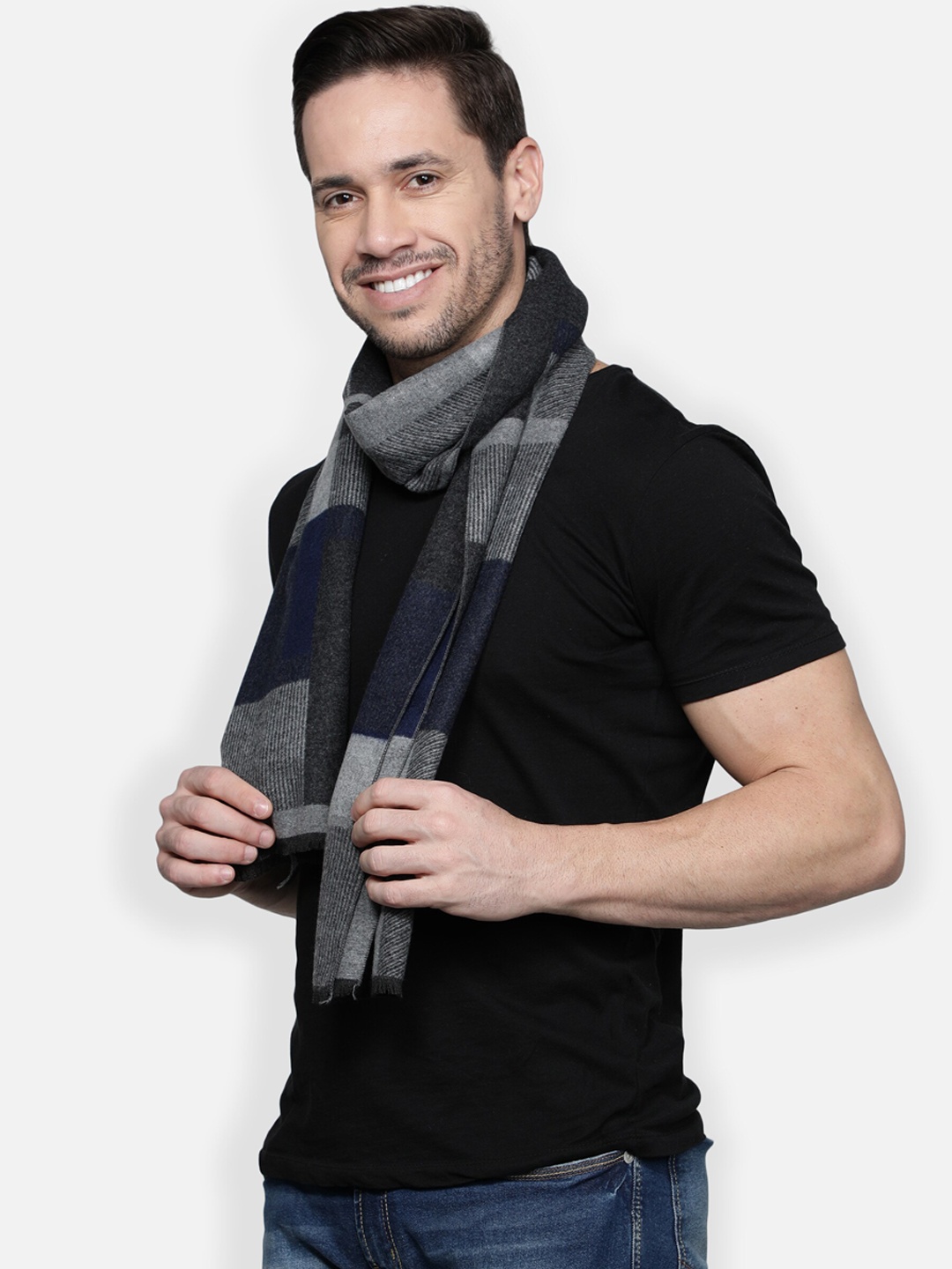 

Alvaro Castagnino Men Grey & Black Checked Muffler