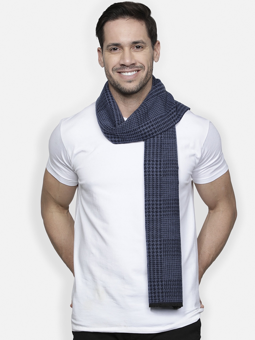 

Alvaro Castagnino Men Blue & Black Checked Muffler