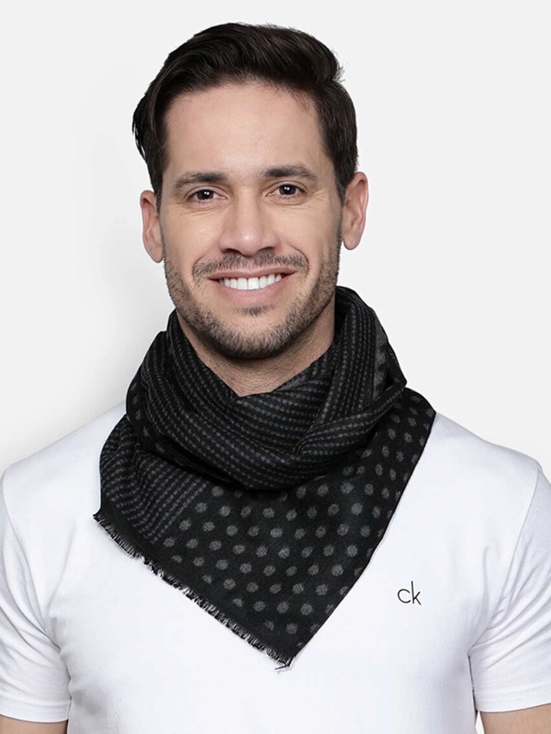 

Alvaro Castagnino Men Grey & Black Patterned Muffler