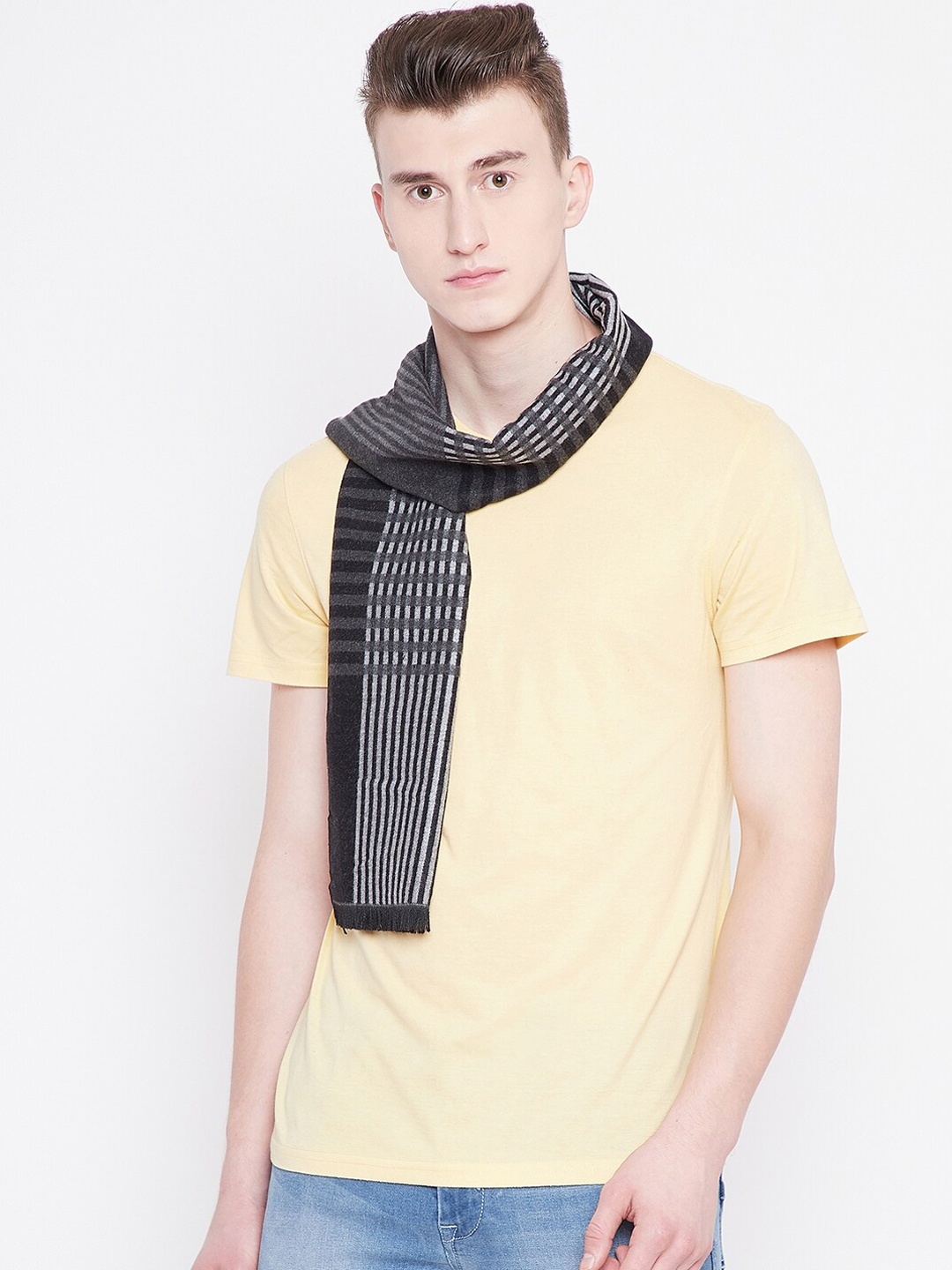 

Alvaro Castagnino Men Black & White Checked Muffler