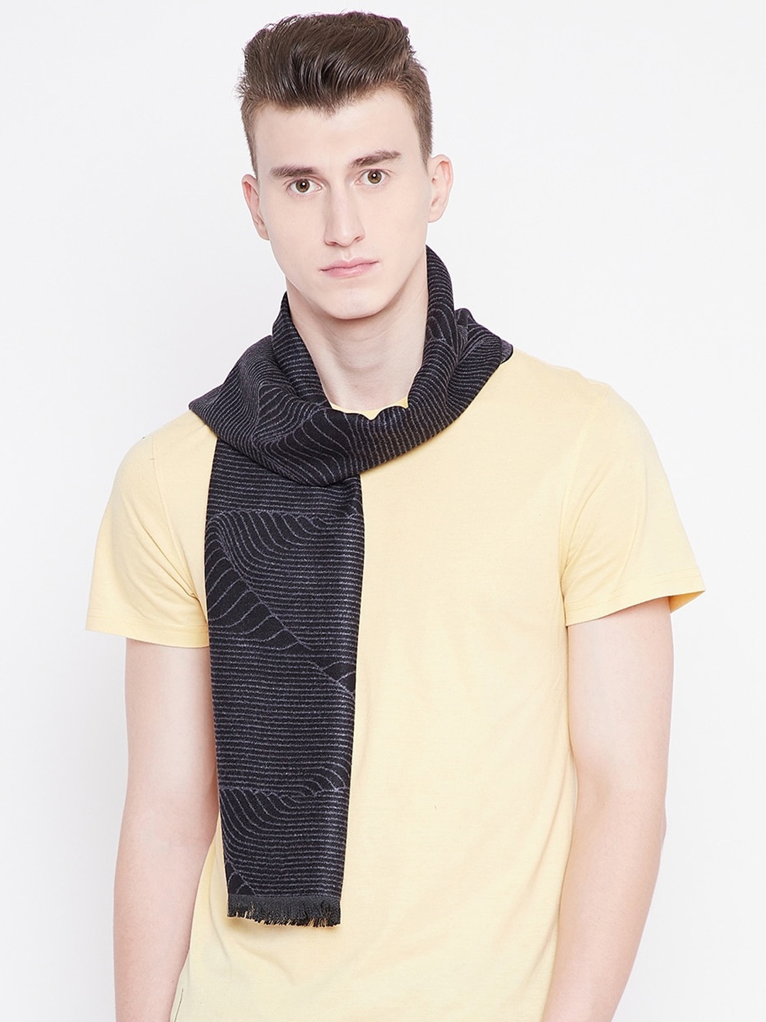 

Alvaro Castagnino Men Black & Grey Patterned Mufflers