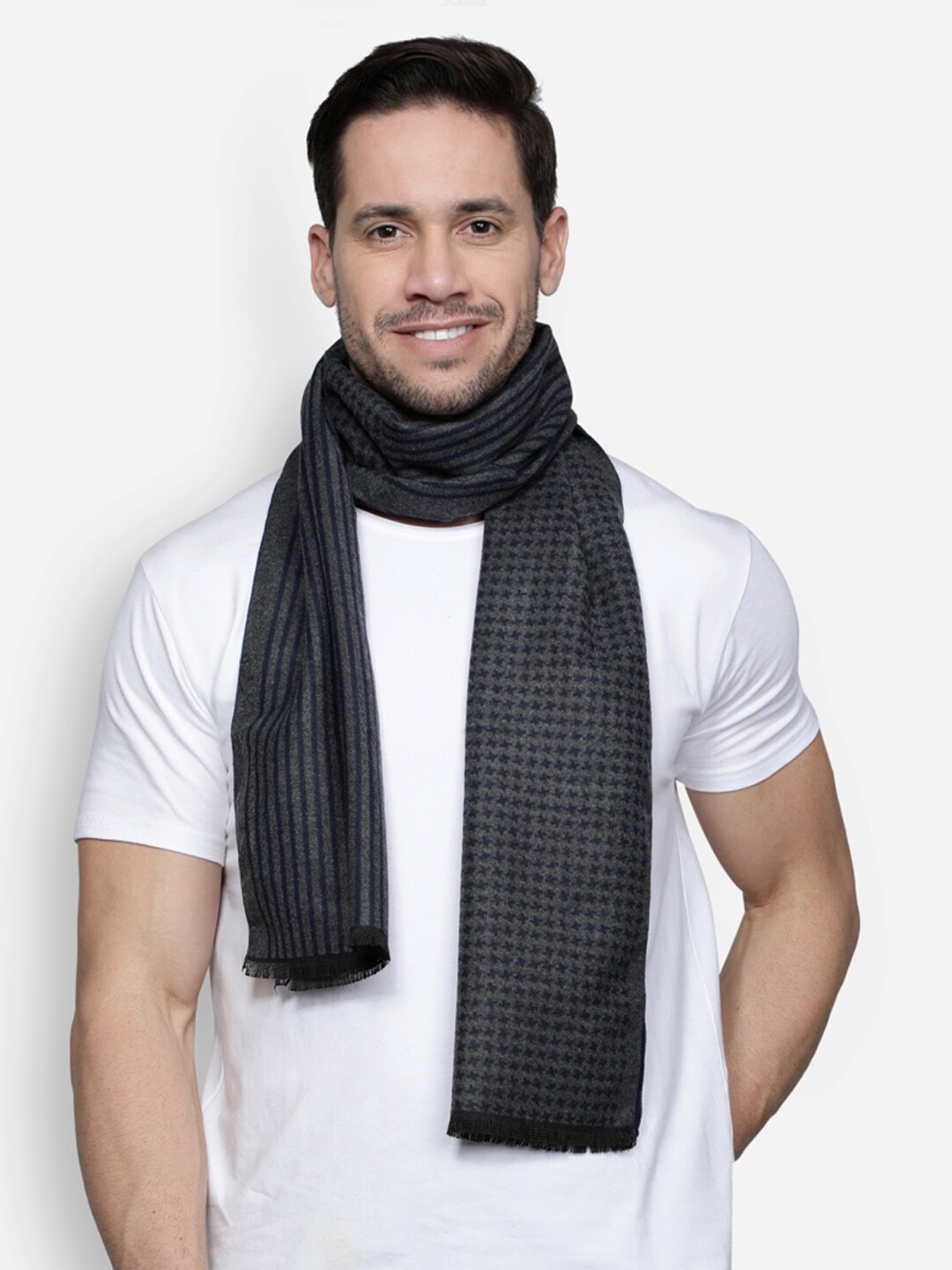

Alvaro Castagnino Men Grey & Blue Striped Muffler