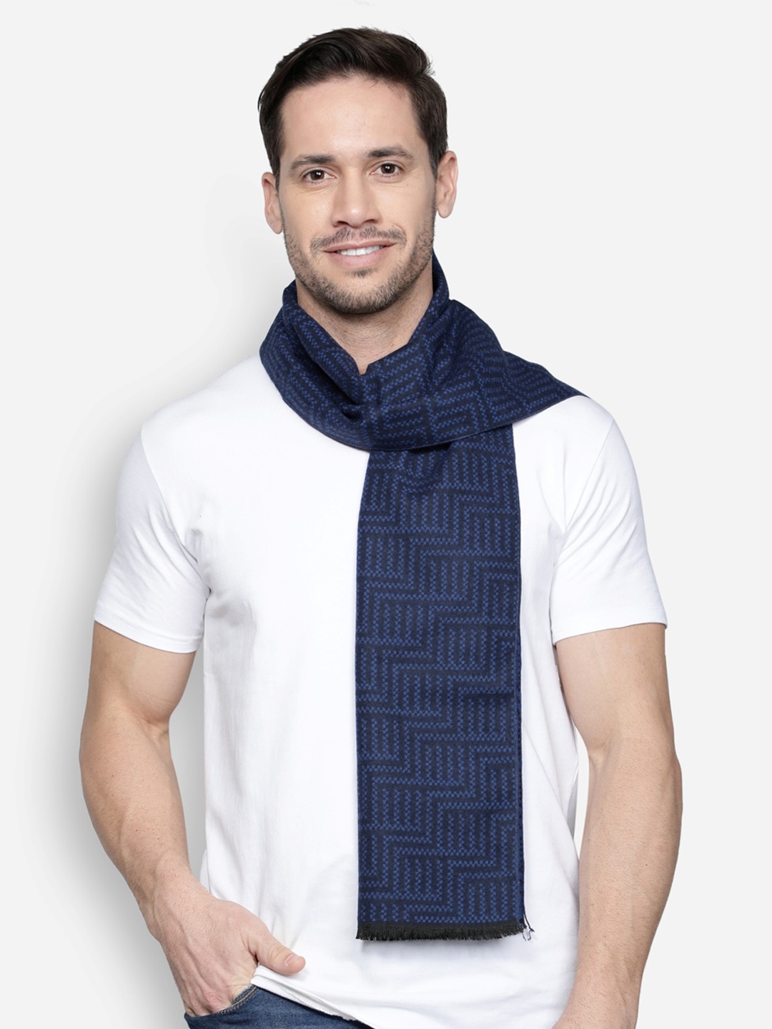 

Alvaro Castagnino Men Blue Knitted Muffler