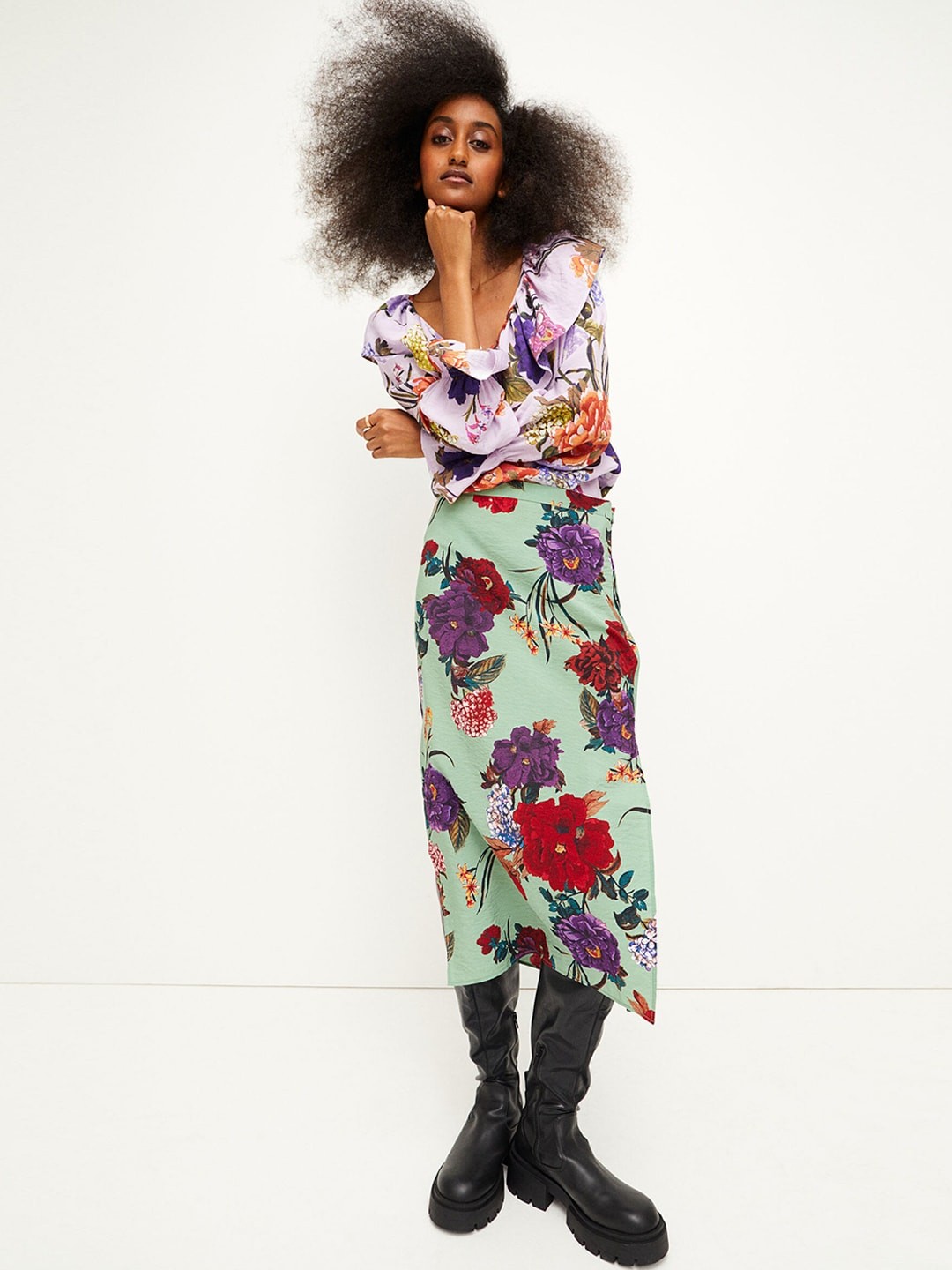 

H&M Women Green & Red Floral Printed Side-Slit Satin Skirt