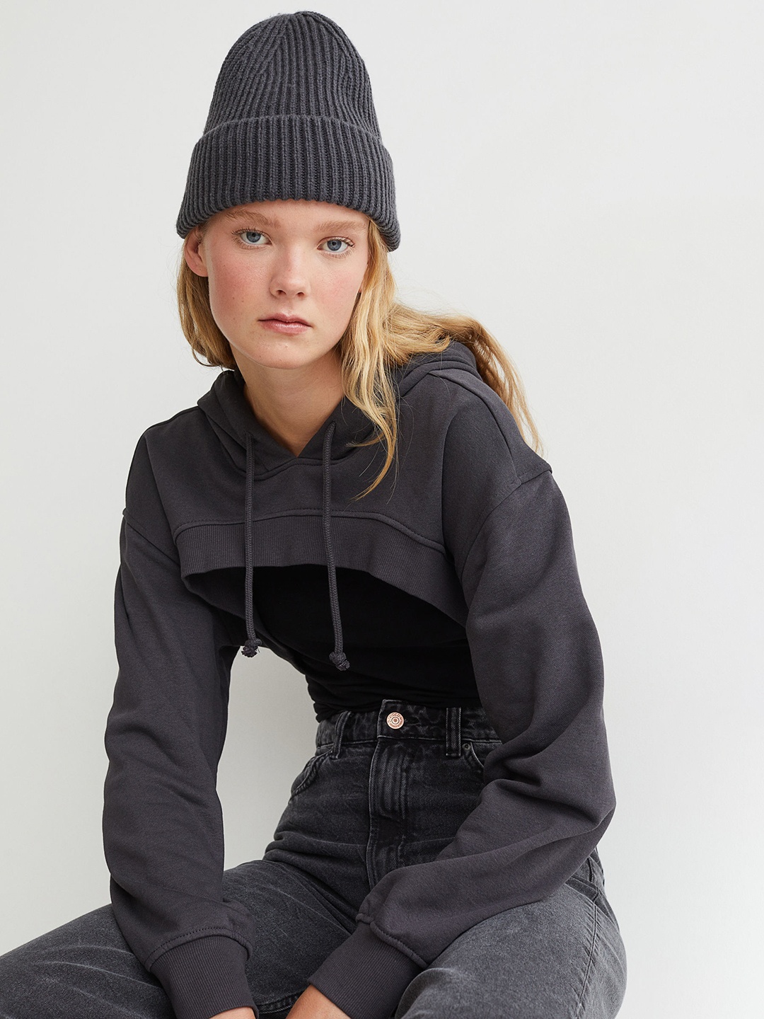 

H&M Women Black Cropped hoodie