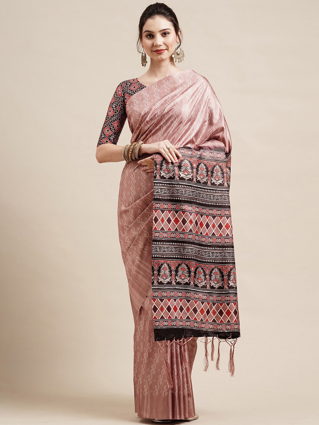 

Saree mall Peach-Coloured & Black Bandhani Silk Blend Bandhani Sarees