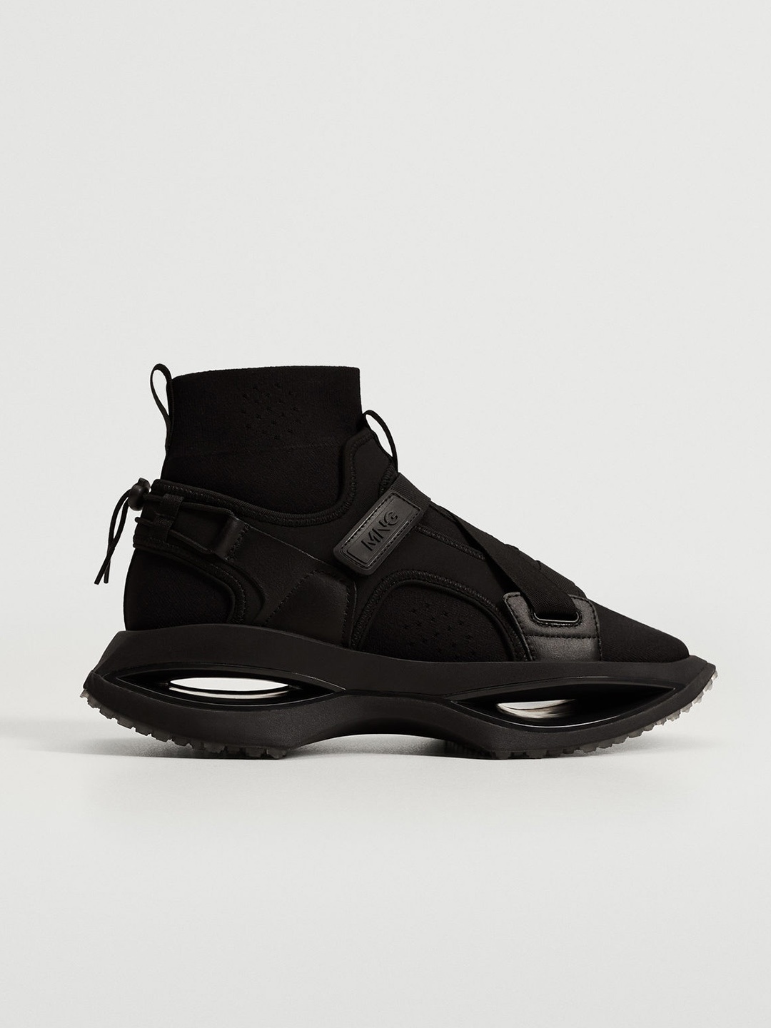 

MANGO MAN Men Black Solid Mid-Top Training Shoes