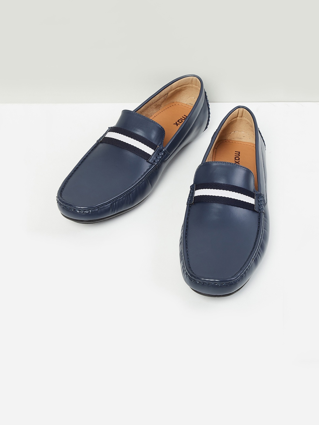 

max Men Navy Blue Driving Shoes