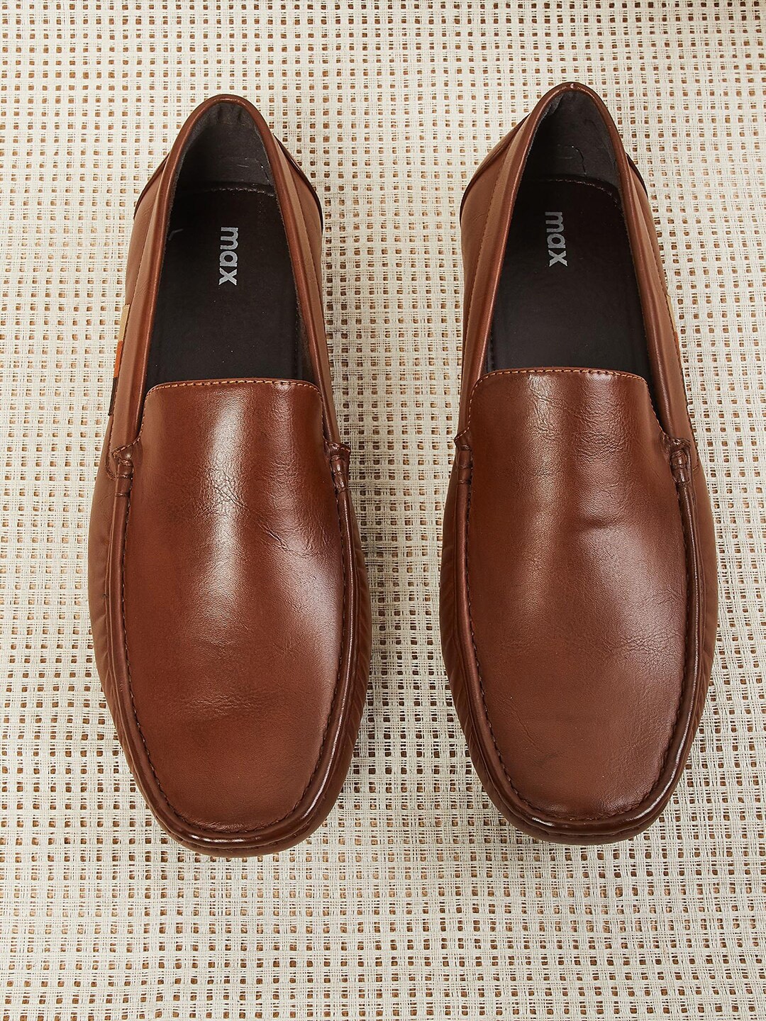 

max Men Tan PU Loafers