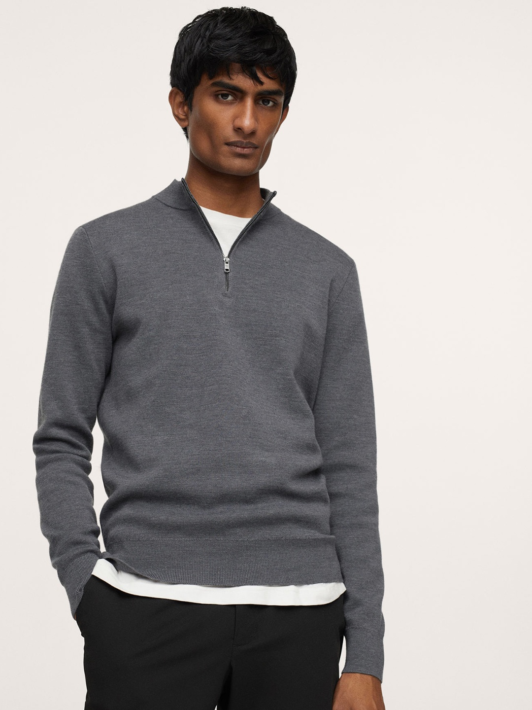 

MANGO MAN Grey Solid Pullover