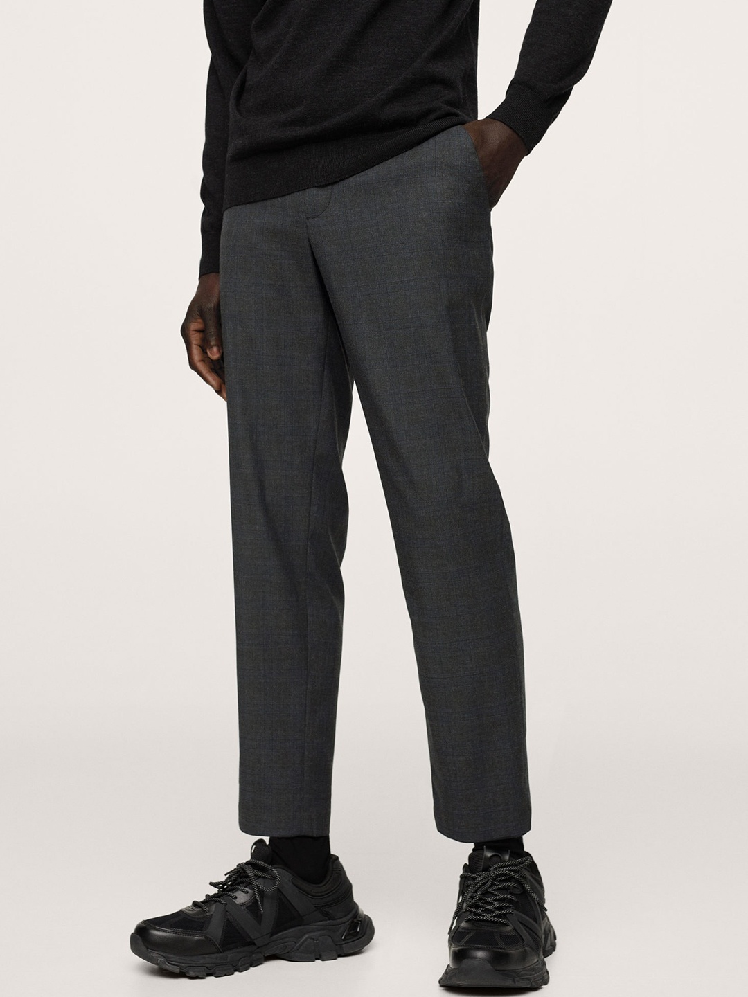 

MANGO MAN Charcoal Black Solid Crease Resistant Tapered fit Trousers