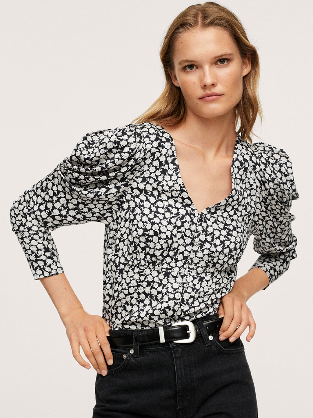

MANGO Black & Off-White Floral Printed Sweetheart Neck Regular Top