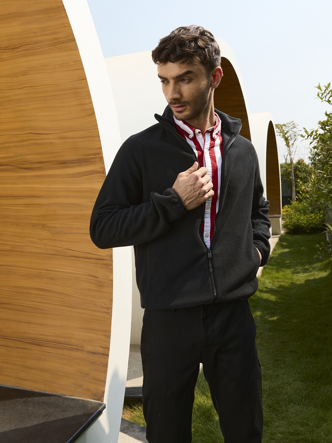 

MANGO MAN Men Black Solid Sweatshirt