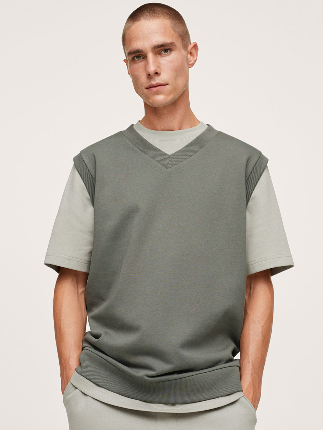

MANGO MAN Men Grey Cotton Solid Sleeveless Sweatshirt
