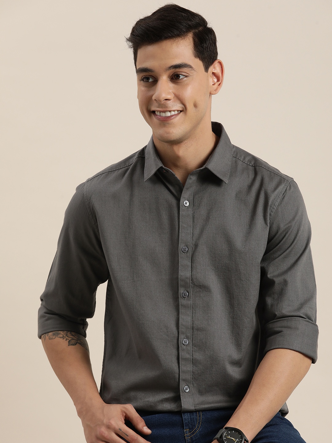 

INVICTUS Men Grey Solid Slim Fit Pure Cotton Casual Shirt
