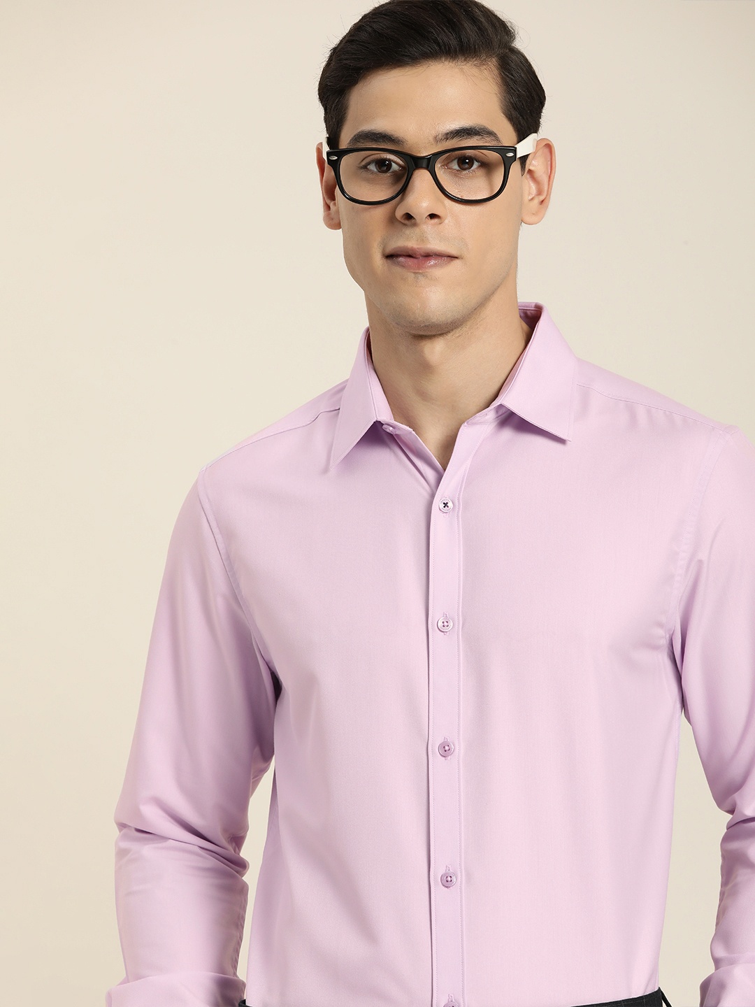 

INVICTUS Men Pink Solid Slim Fit Semiformal Shirt