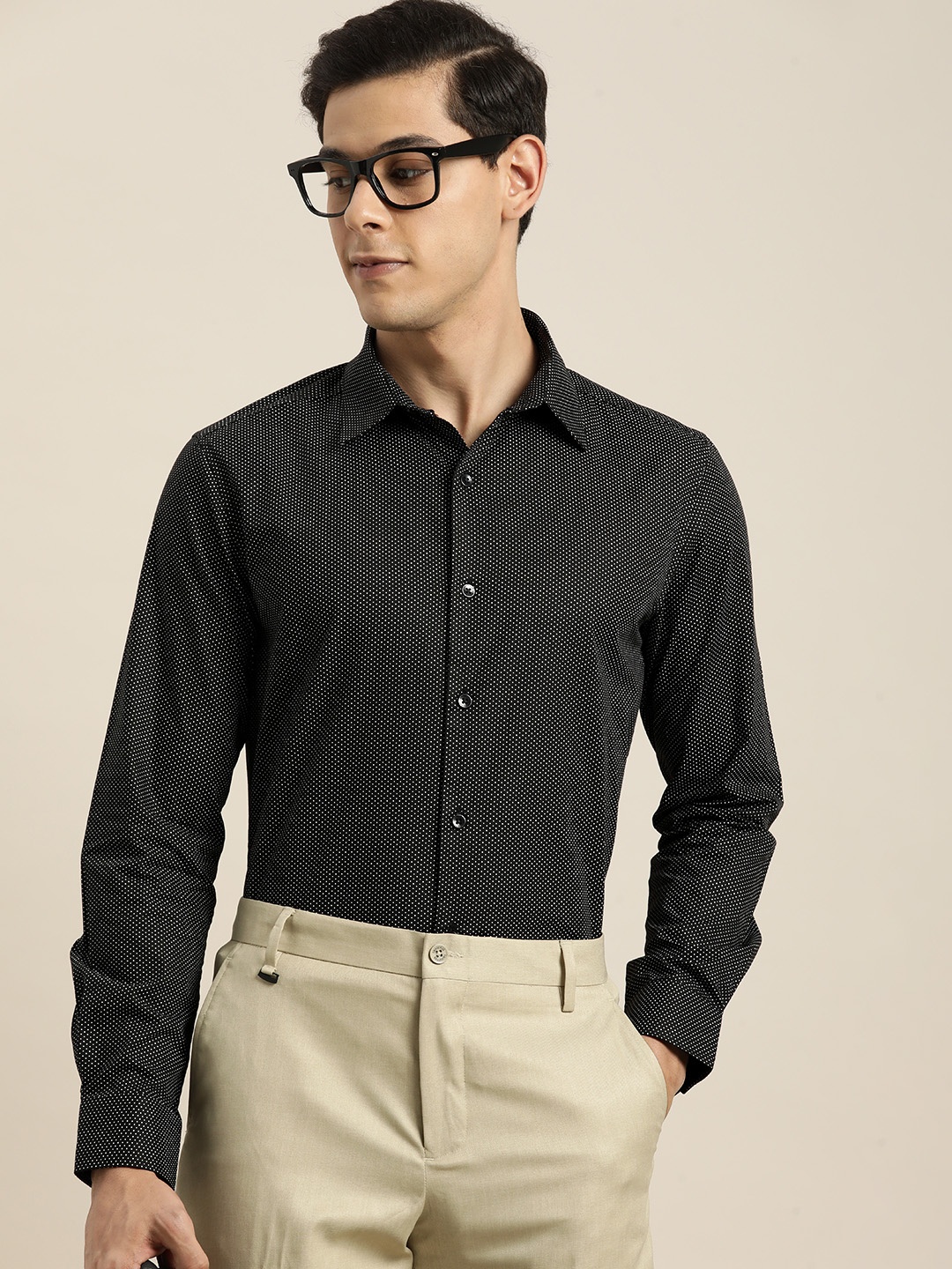 

INVICTUS Men Black & White Slim Fit Polka Dots Printed Pure Cotton Formal Shirt