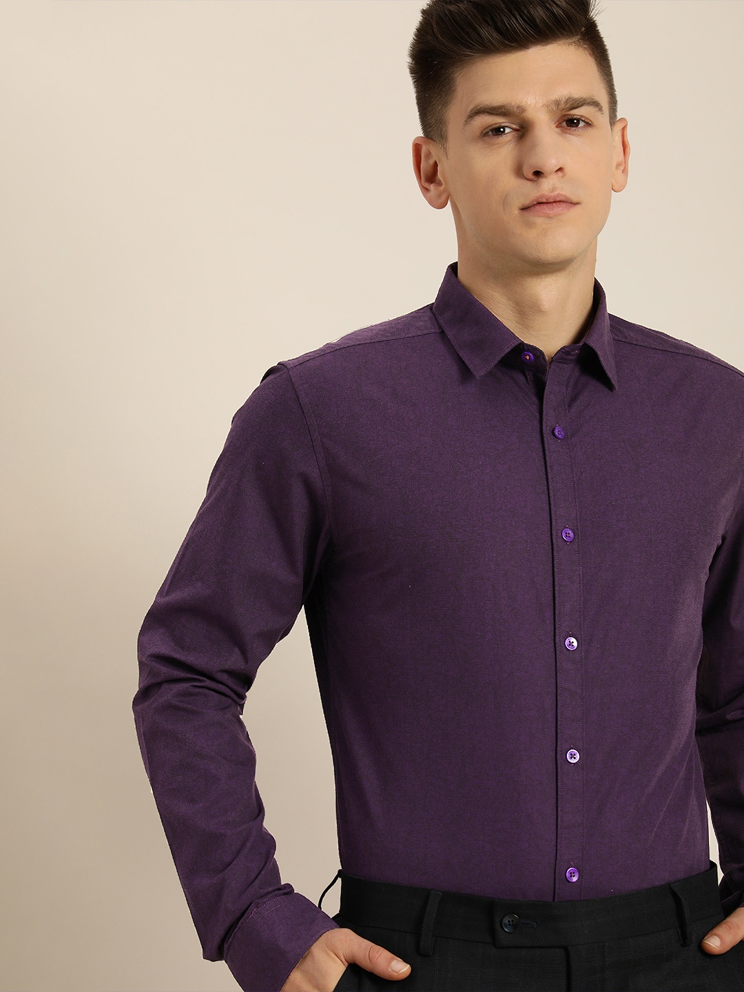

INVICTUS Men Purple Solid Regular Fit Pure Cotton Formal Shirt