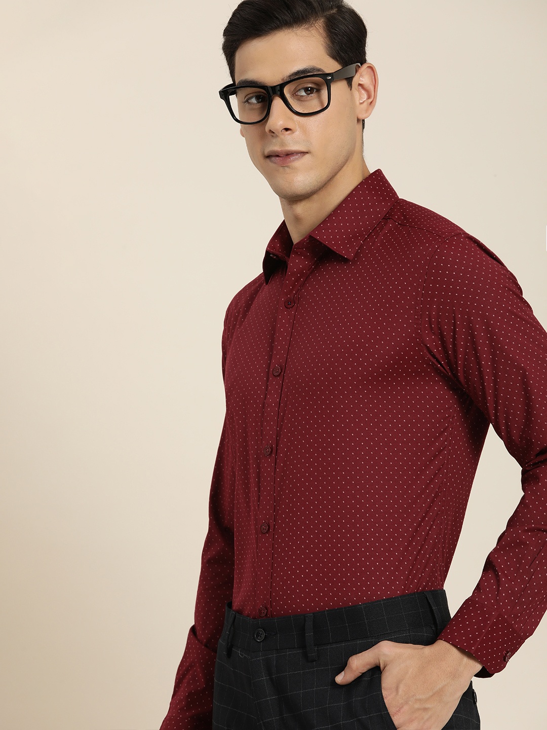 

INVICTUS Men Red Printed Slim Fit SemiFormal Shirt