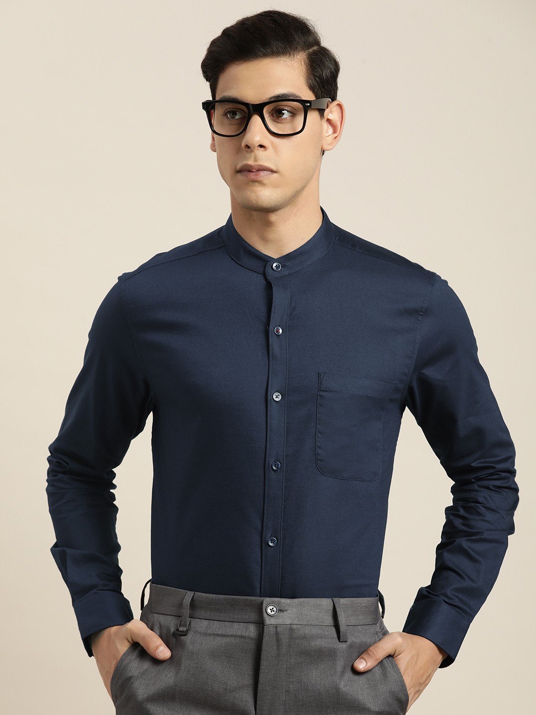 

INVICTUS Men Navy Blue Solid Slim Fit Pure Cotton Semiformal Shirt